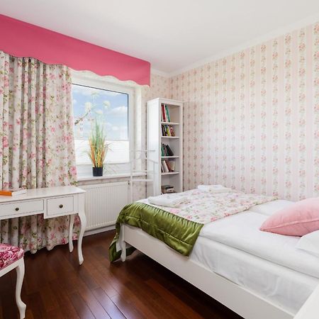 Malta Lake Apartment Balcony And Parking By Renters Prestige 포즈난 외부 사진