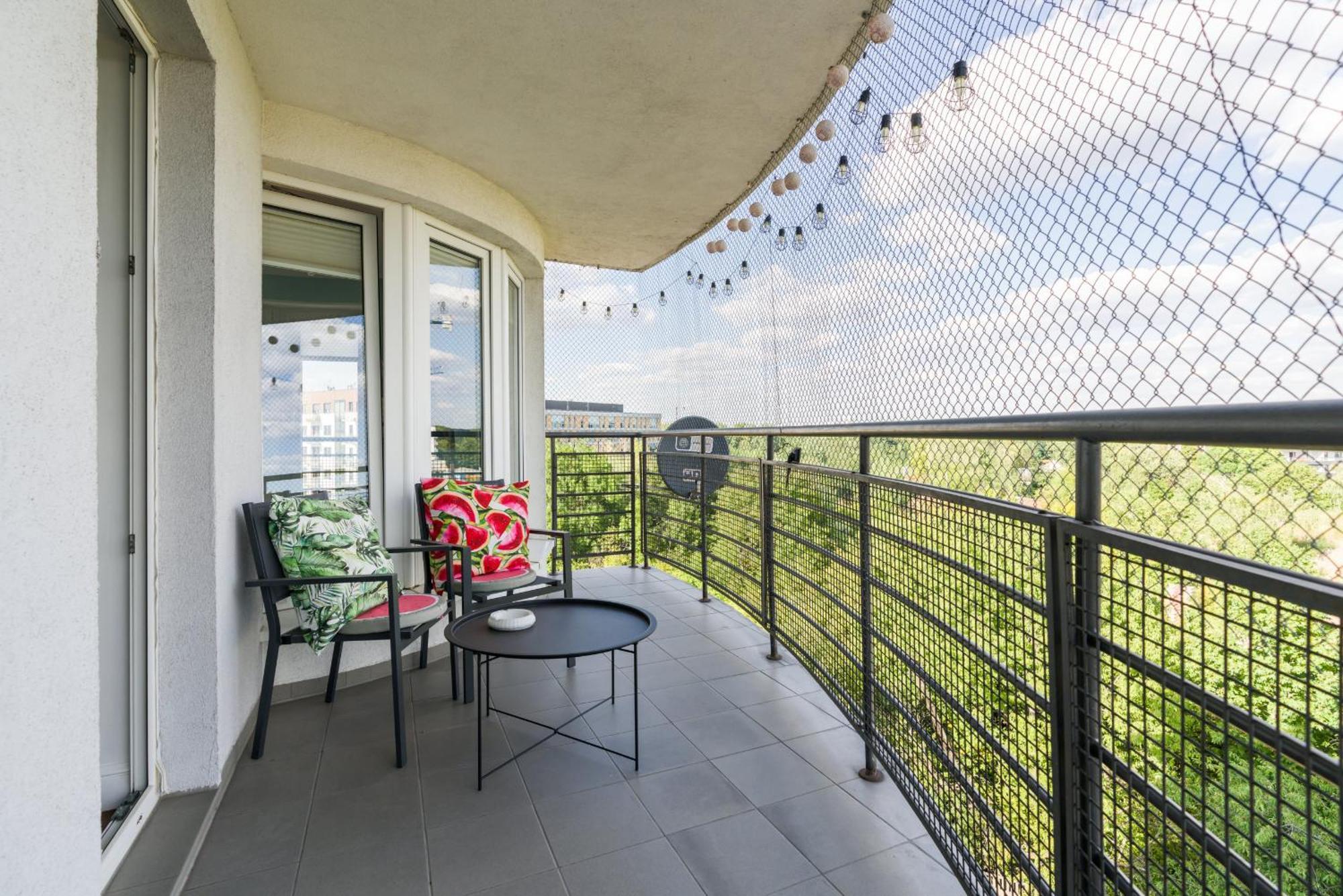 Malta Lake Apartment Balcony And Parking By Renters Prestige 포즈난 외부 사진