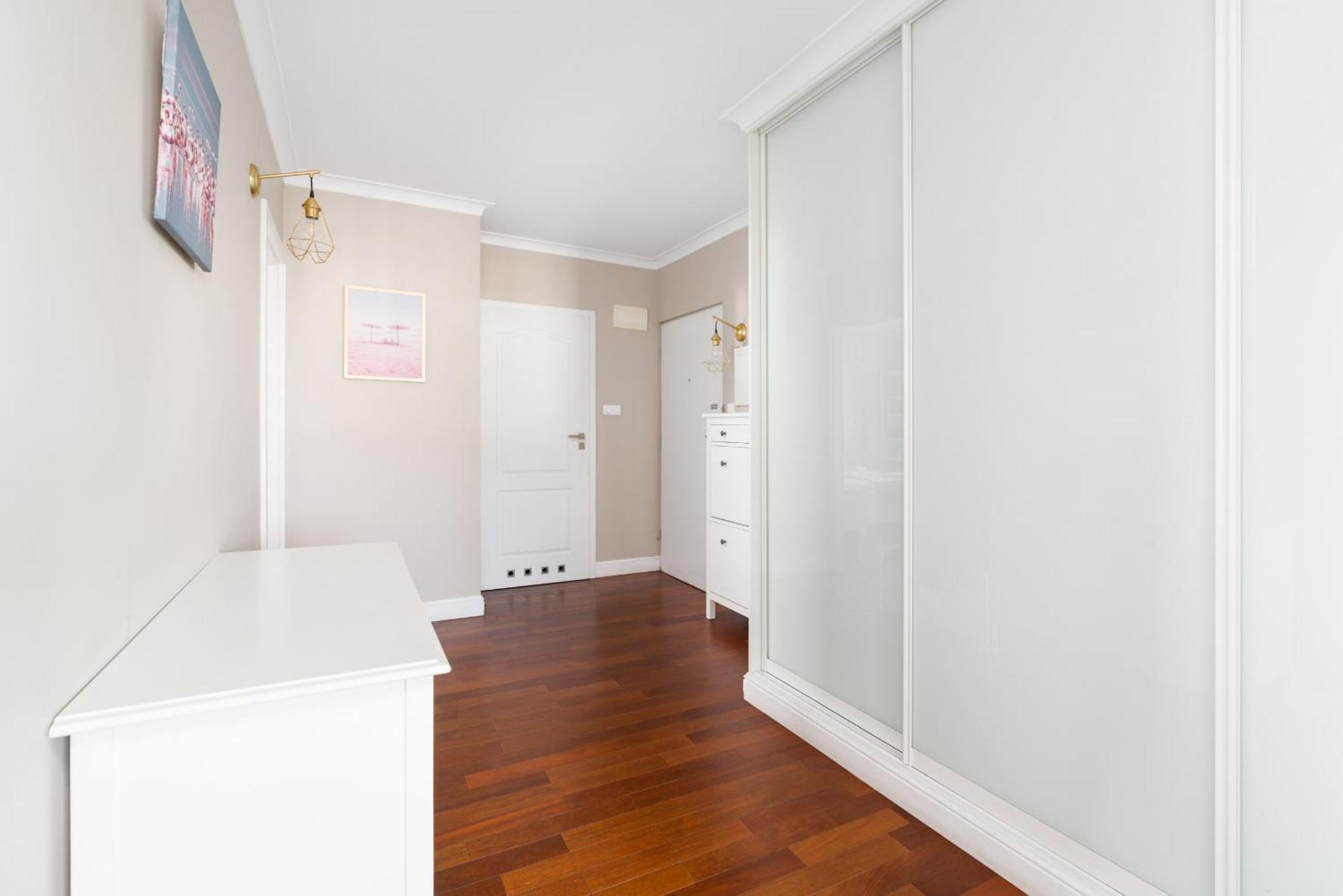 Malta Lake Apartment Balcony And Parking By Renters Prestige 포즈난 외부 사진