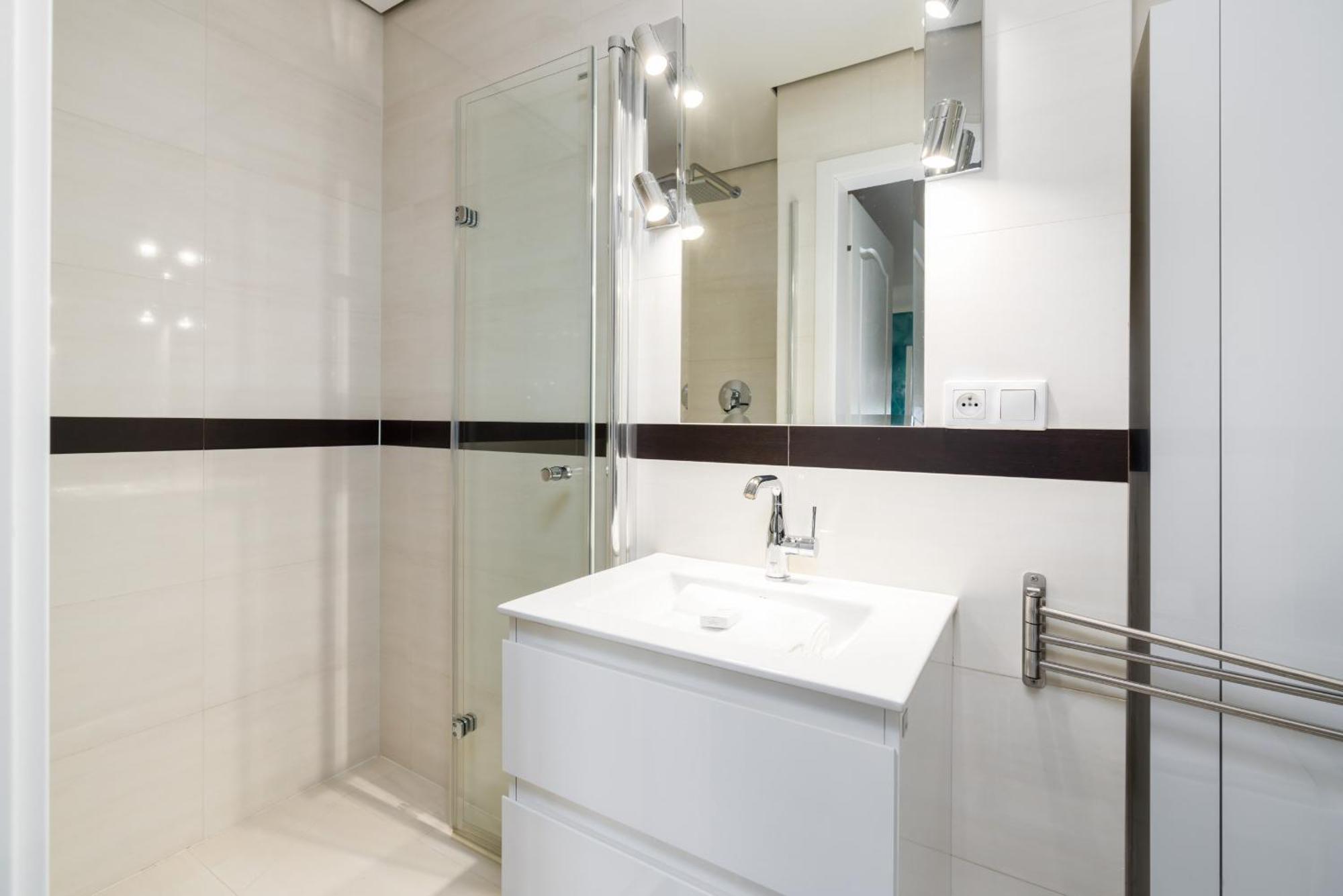 Malta Lake Apartment Balcony And Parking By Renters Prestige 포즈난 외부 사진