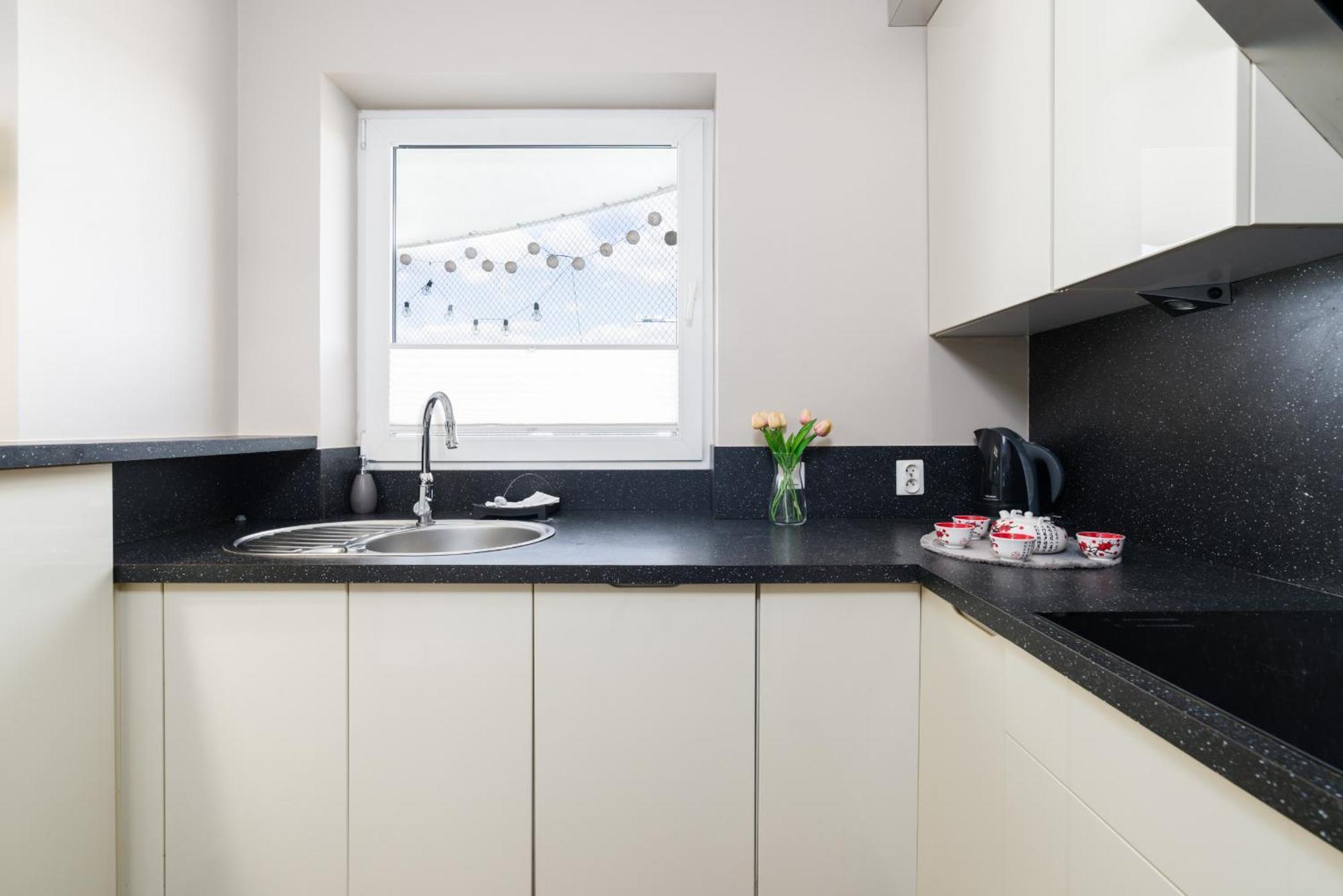 Malta Lake Apartment Balcony And Parking By Renters Prestige 포즈난 외부 사진