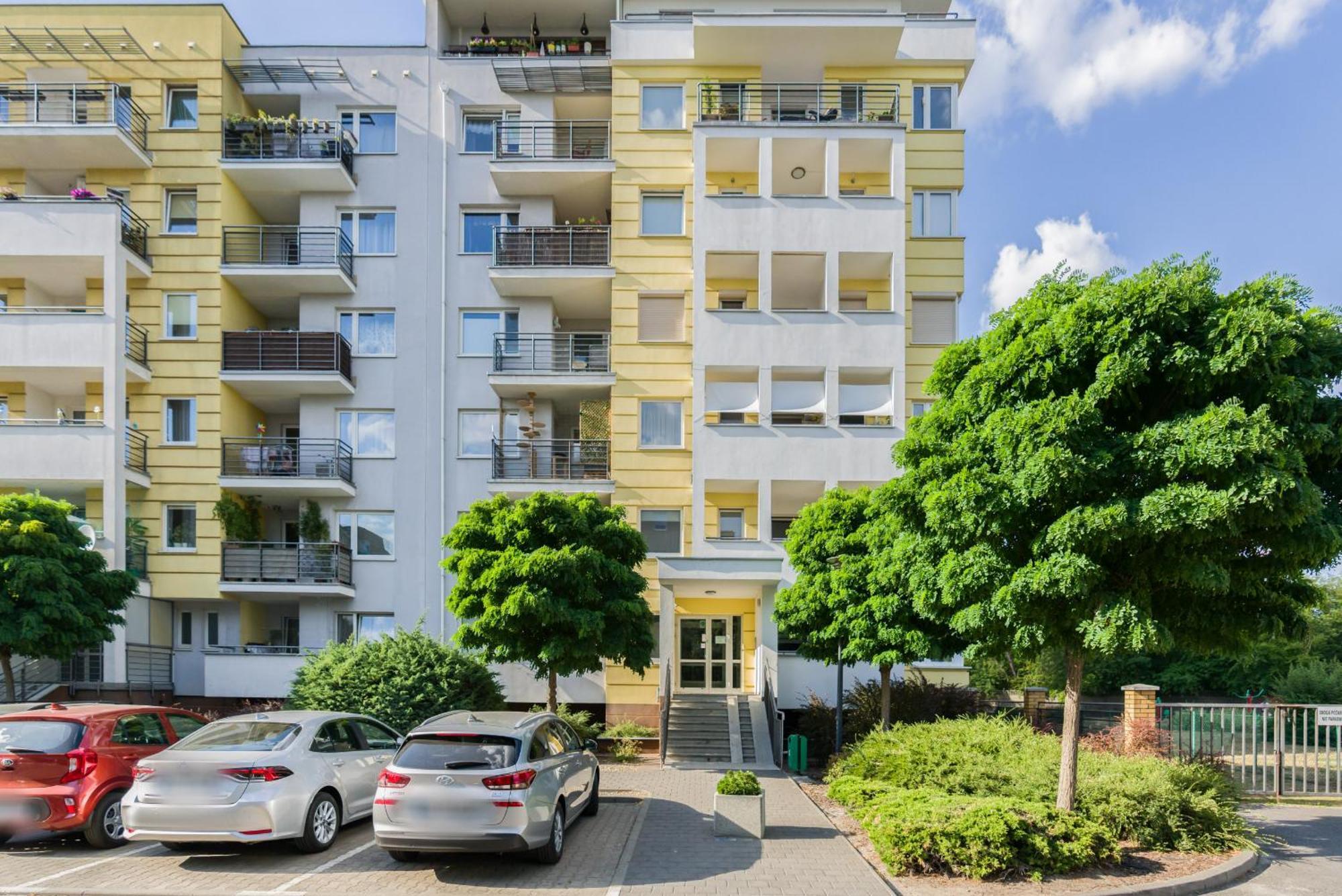 Malta Lake Apartment Balcony And Parking By Renters Prestige 포즈난 외부 사진