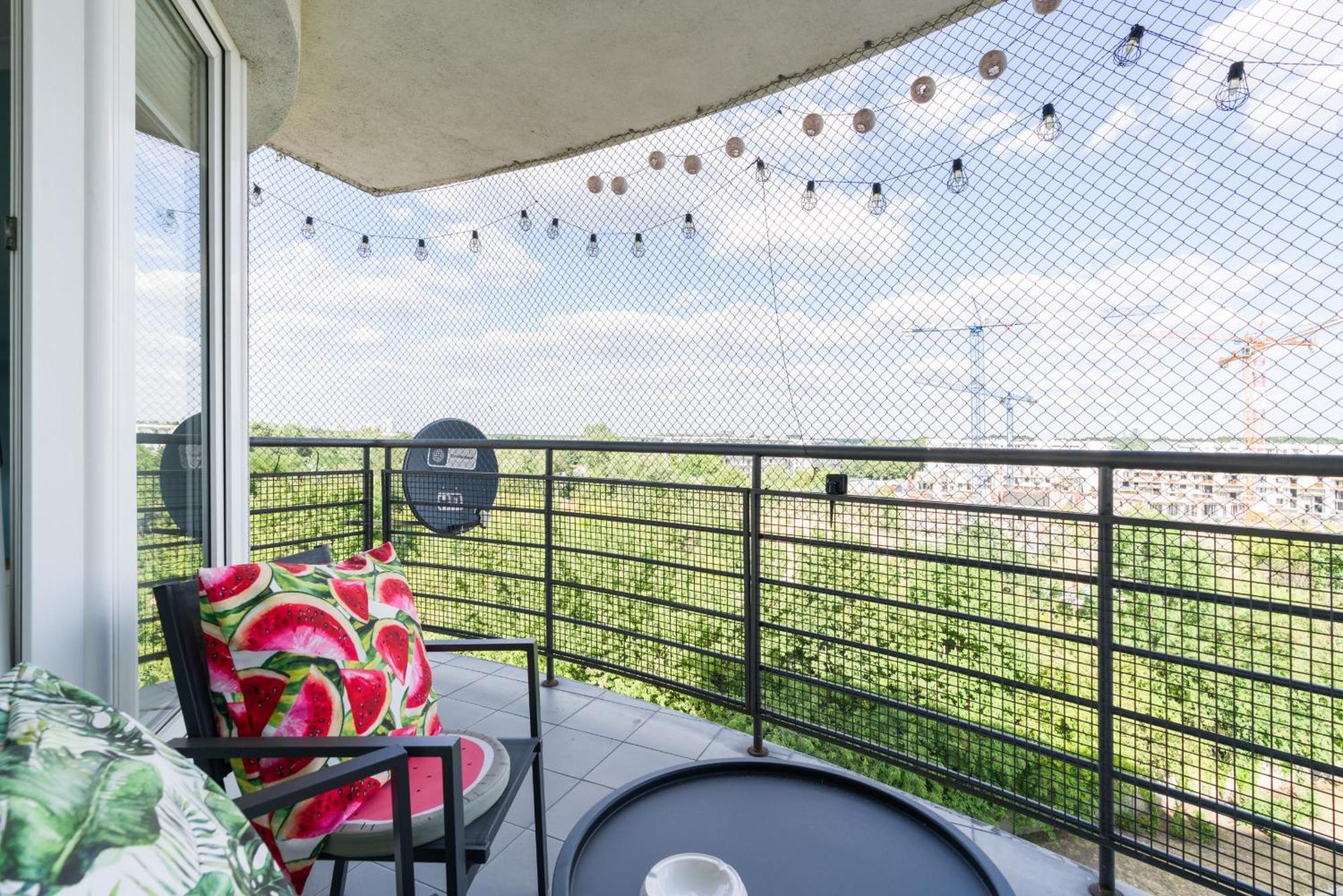 Malta Lake Apartment Balcony And Parking By Renters Prestige 포즈난 외부 사진